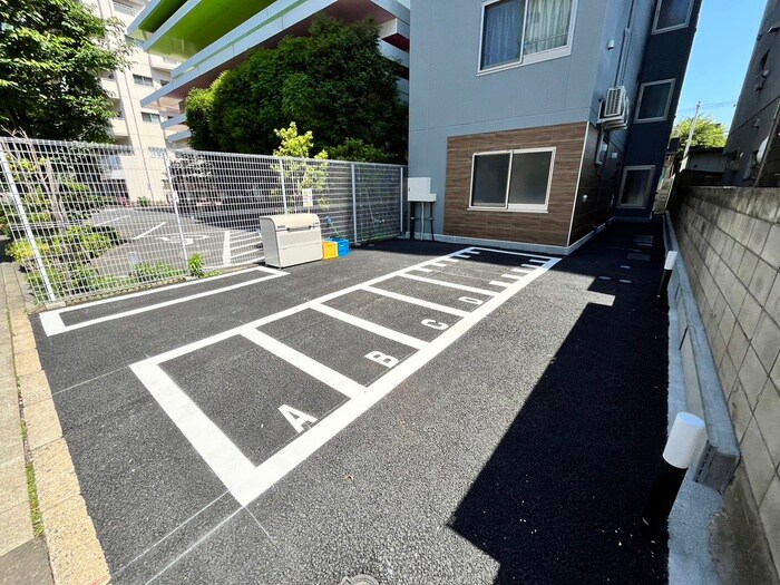 物件外観写真2　(バイク置き場)