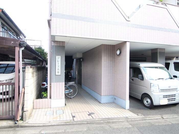 物件外観写真6　(エントランス部分)