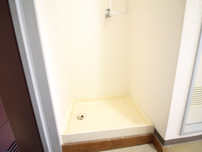 物件内観写真15　(洗濯機置場)