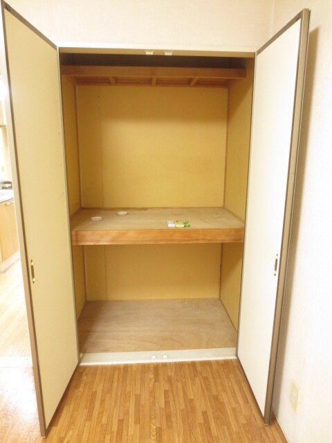 物件内観写真12　(収納)