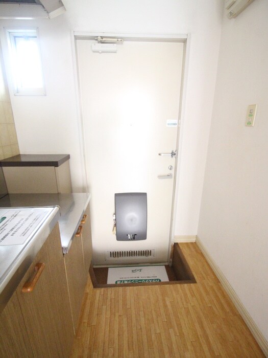 物件内観写真14　(玄関)