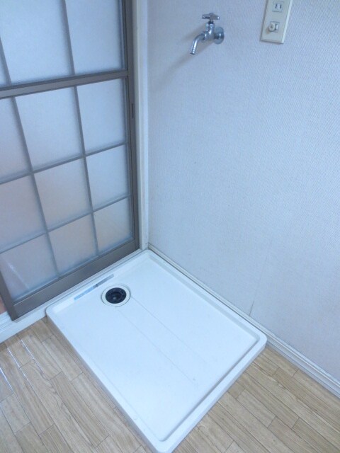 物件内観写真14　(洗濯機置場)