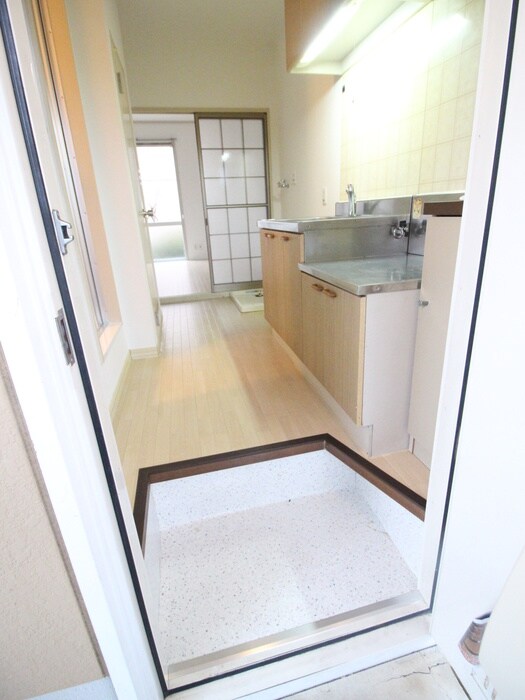 物件内観写真16　(玄関)