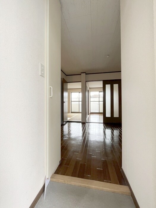 物件内観写真16　(玄関)