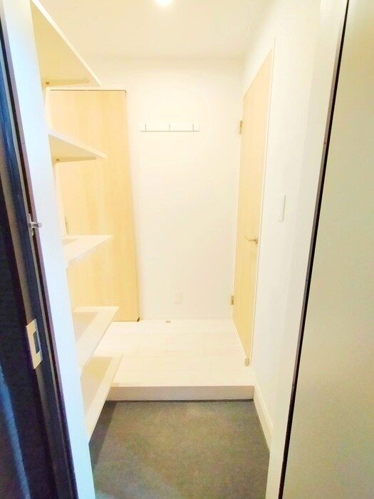 物件内観写真18　(玄関)