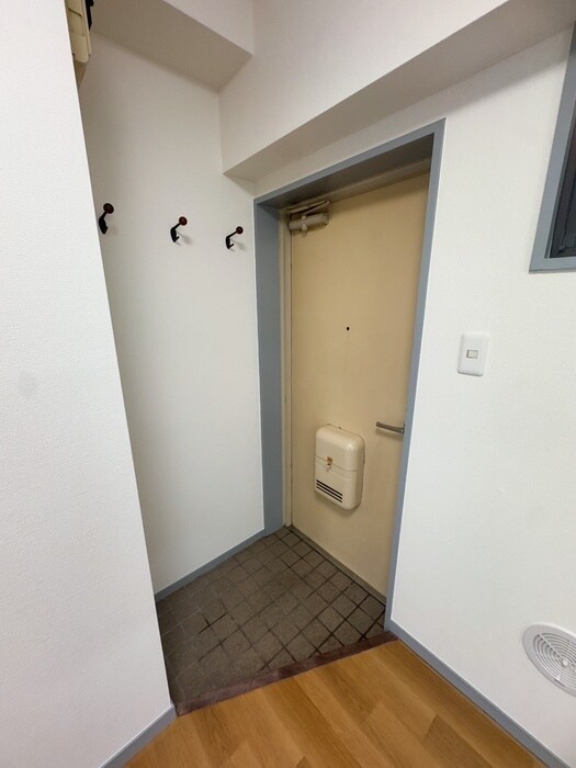 物件内観写真11　(玄関)