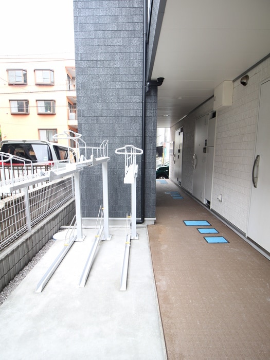 物件外観写真4　(駐輪場)
