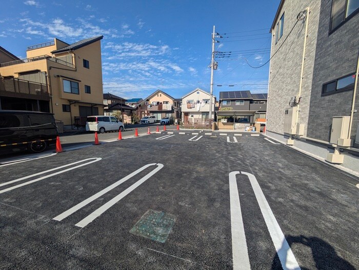 物件外観写真3　(駐車場)