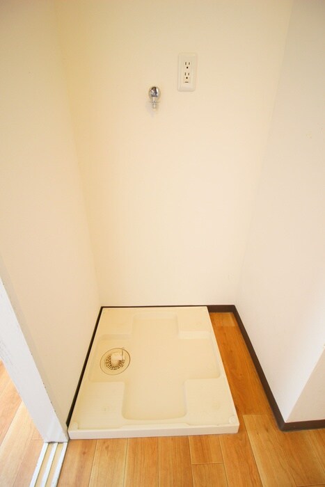 物件内観写真12　(洗濯機置場)