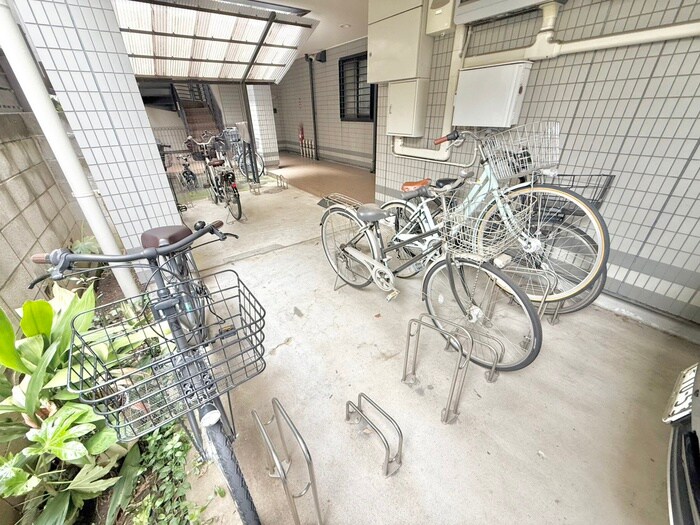 物件外観写真4　(駐輪場)