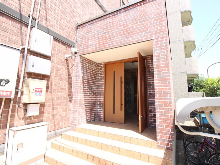 物件外観写真3　(エントランス部分)