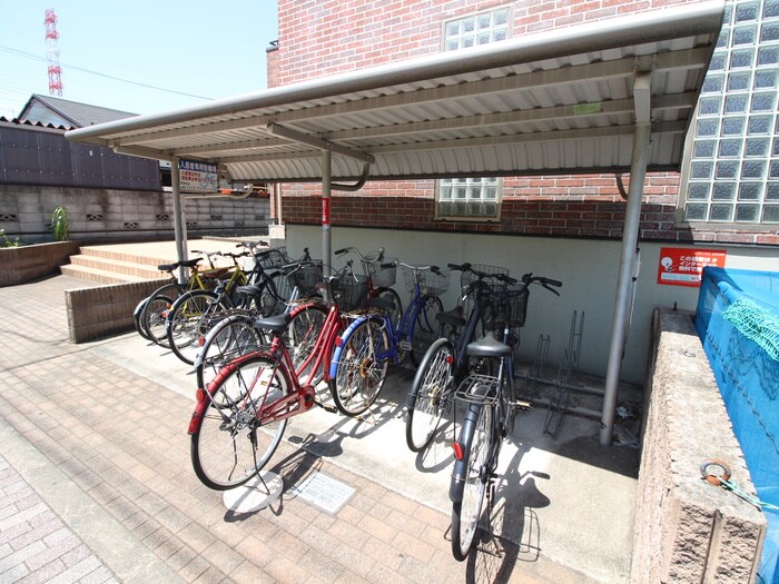 物件外観写真4　(駐輪場)