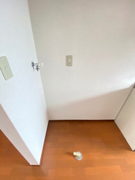 物件内観写真13　(洗濯機置場)