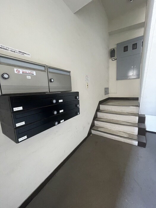 物件外観写真4　(エントランス部分)