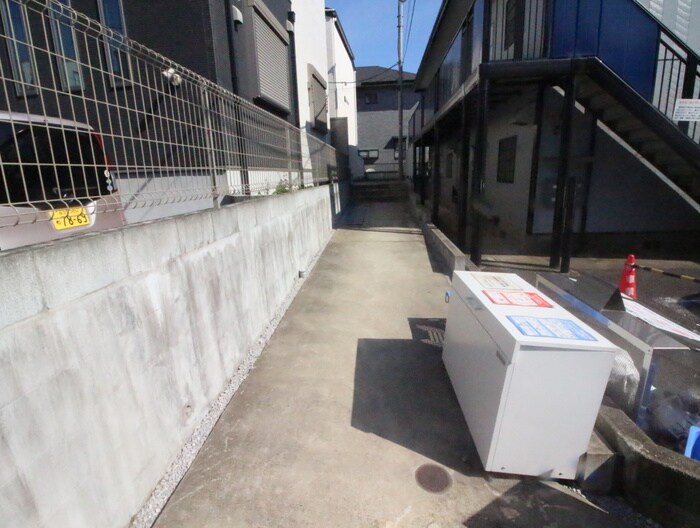 物件外観写真5　(エントランス部分)