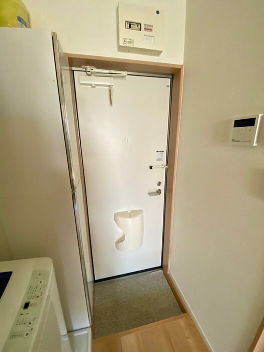 物件内観写真13　(玄関)