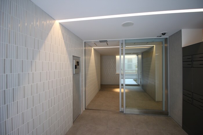 物件外観写真5　(エントランス部分)