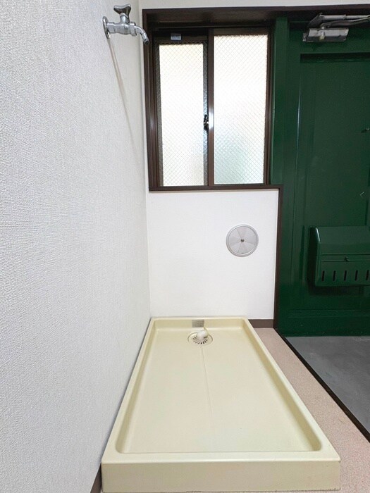 物件内観写真8　(洗濯機置場)