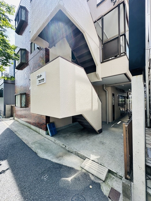 物件外観写真5　(エントランス部分)