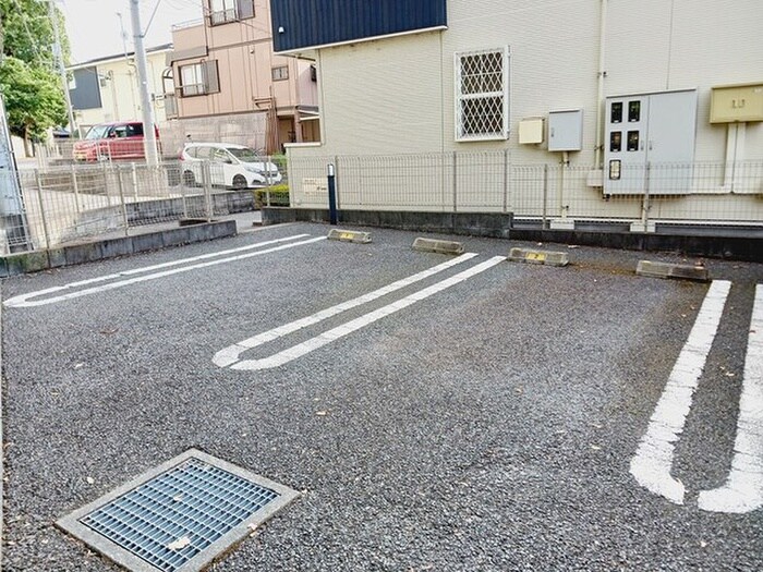 物件外観写真2　(駐車場)