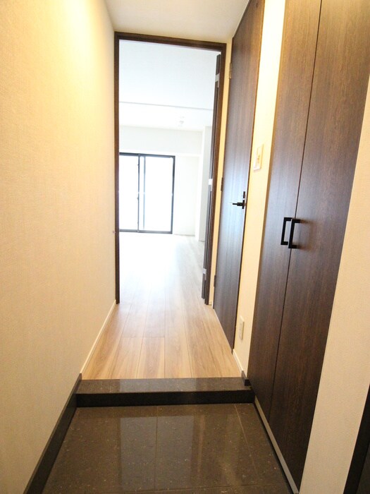 物件内観写真7　(玄関)