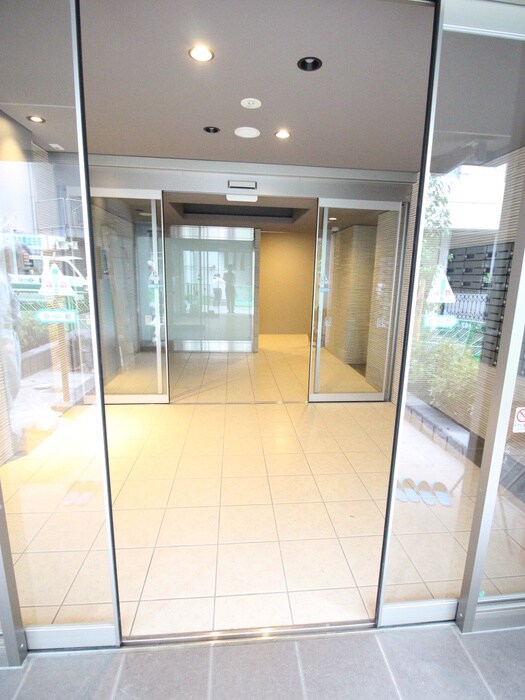 物件外観写真3　(エントランス部分)