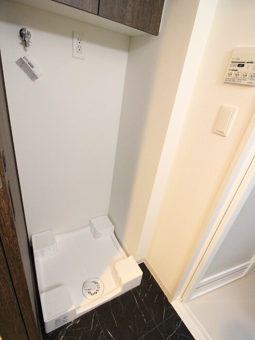 物件内観写真10　(洗濯機置場)