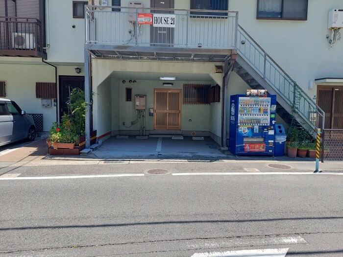 物件外観写真2　(駐車場)