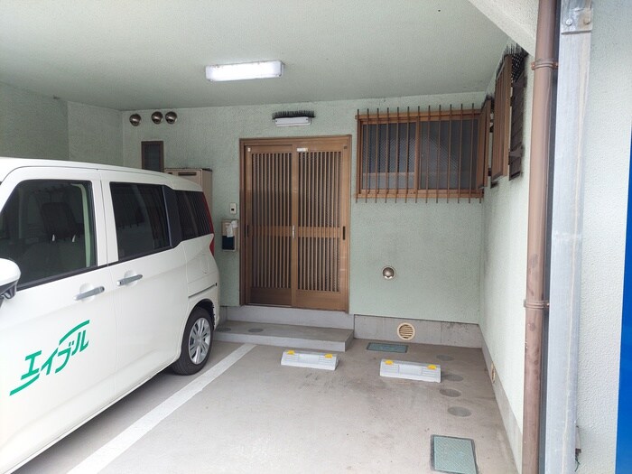 物件外観写真5　(エントランス部分)