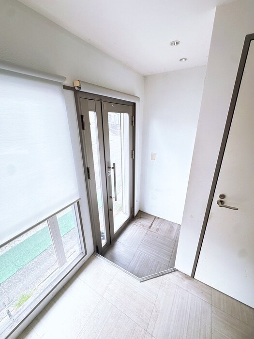 物件内観写真7　(玄関)