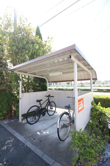 物件外観写真3　(駐輪場)