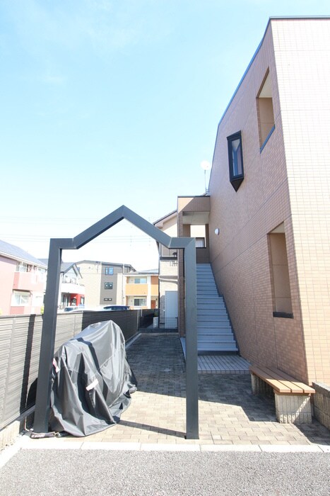 物件外観写真4　(エントランス部分)