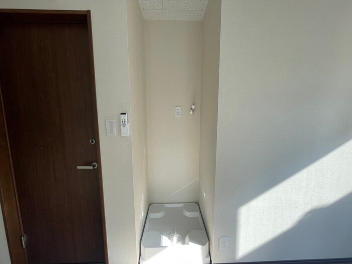 物件内観写真18　(洗濯機置場)