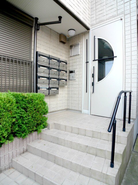 物件外観写真3　(エントランス部分)