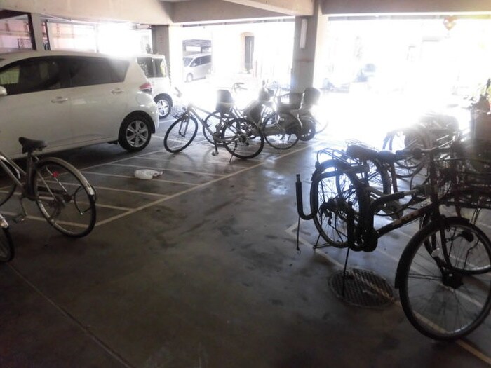 物件外観写真6　(駐輪場)