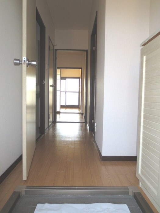 物件内観写真7　(玄関)