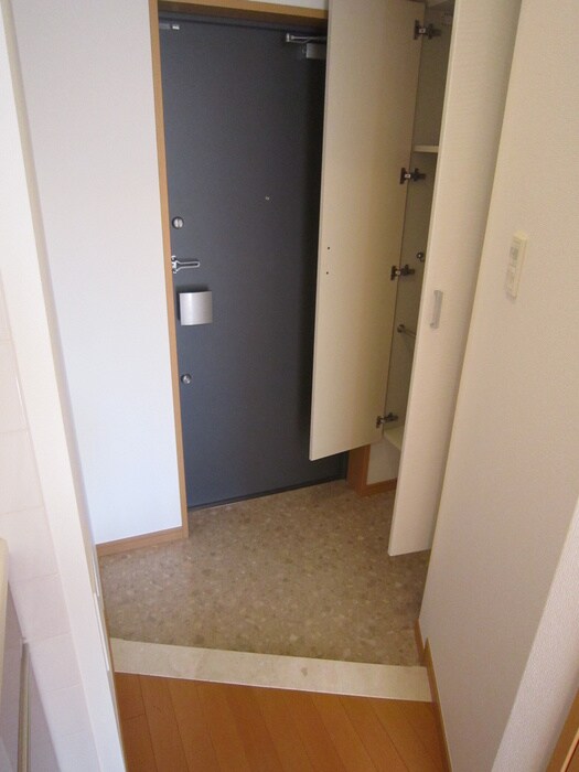 物件内観写真16　(玄関)