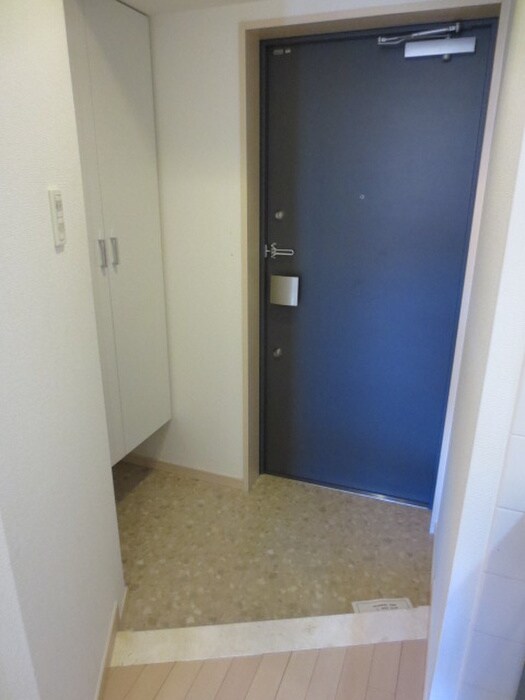 物件内観写真16　(玄関)