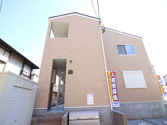 物件外観写真2　(エントランス部分)