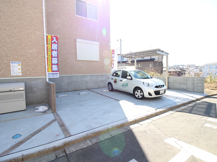 物件外観写真4　(駐車場)