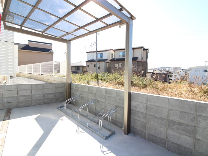 物件外観写真5　(駐輪場)