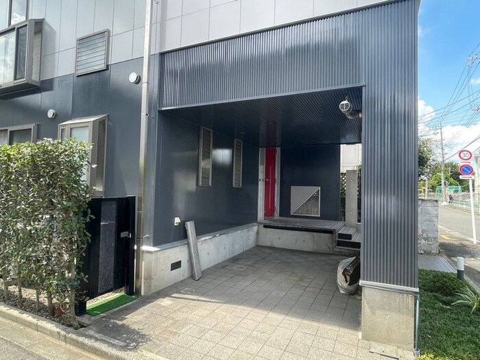 物件外観写真4　(駐車場)