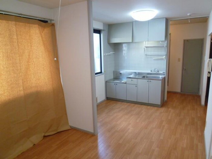 物件内観写真4　(居室)