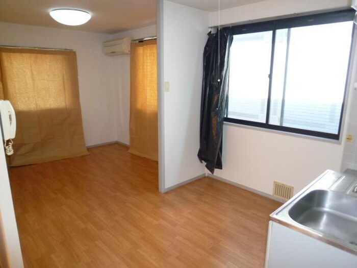 物件内観写真5　(室内からの展望)