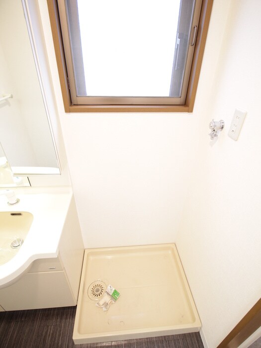 物件内観写真12　(洗濯機置場)