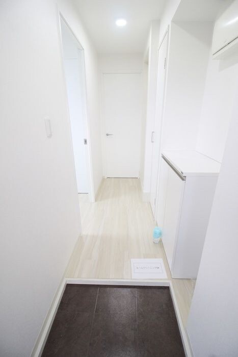 物件内観写真7　(玄関)