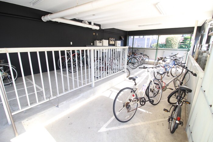 物件外観写真5　(駐輪場)