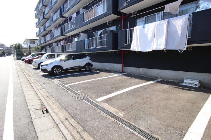 物件外観写真6　(駐車場)