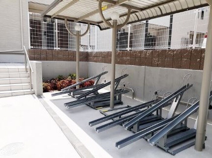 物件外観写真2　(駐輪場)