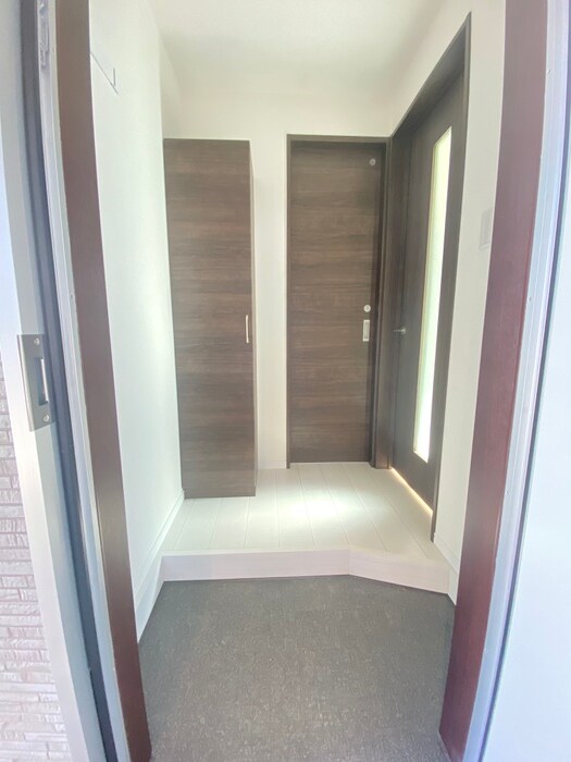 物件内観写真7　(玄関)